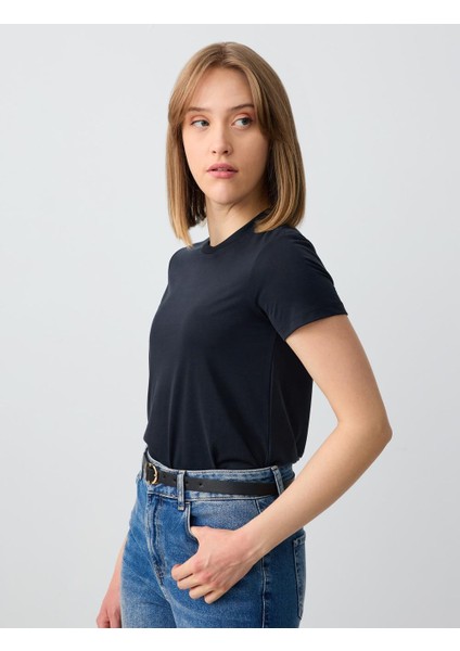 Siyah Düz Kesim Bisiklet Yaka Kısa Kollu Basic Tişört modelleri