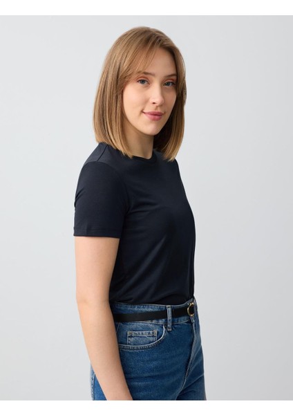 Siyah Düz Kesim Bisiklet Yaka Kısa Kollu Basic Tişört fırsatları