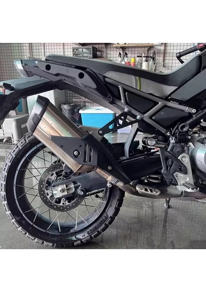 Cfmoto 450MT Için Motosiklet Arka Ayak Dayama Yeri Körleme Plaka Braketi (Yurt Dışından) fiyatları
