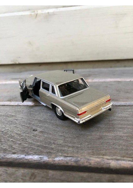 Welly 1963 Mercedes-Benz 600 Diecast Metal Araba Model Araba Oyuncak Araba Çek Bırak Araba 12 cm fiyatları
