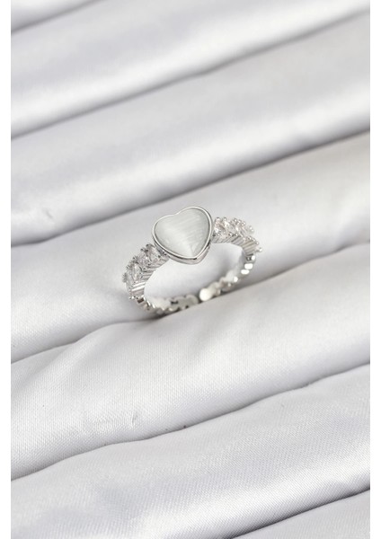 Pirinç Gümüş Renk Zirkon Taşlı Kalpli Kadın Yüzük