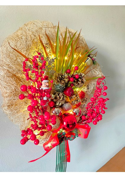 Işıklı Yılbaşı Kapı ve Duvar Süsü – Çam Kozalaklı, Kurdele Detaylı Kırmızı Altın Noel Dekoru modelleri