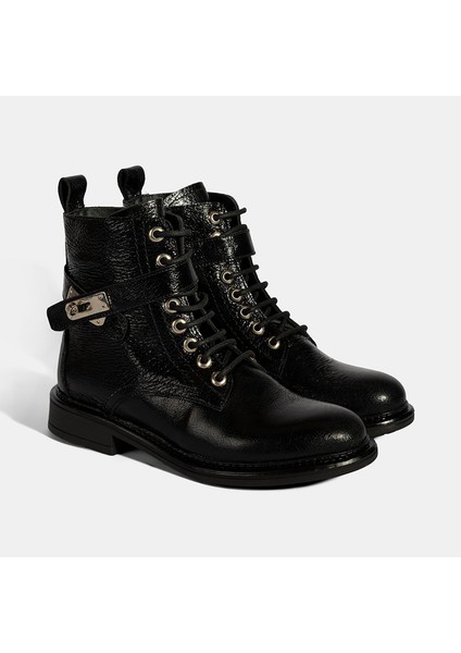 Kadın Siyah Bağcıklı Metal Aksesuarlı Deri Postal Bot