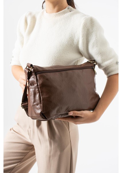 Yıkama deri Çapraz Askılı Omuz Çantası Poliüretan Deri Taba MODEL:(571-14-16A) fiyatları