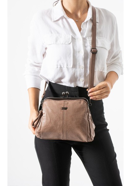 Yıkama Deri Klipsli Fermuarlı 3 Bölmeli Burslu Omuz Çantası Vizon MODEL:(571-13T)