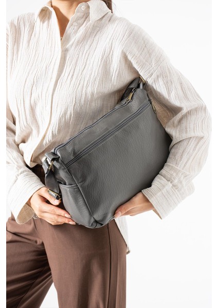 Yıkama deri Çapraz Askılı Omuz Çantası Poliüretan Deri Gri MODEL:(571-14-16B) fiyatları