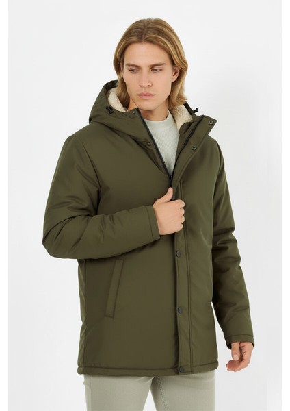 İçi Kürklü Su ve Rüzgar Geçirmez Cepli Kapüşonlu Erkek Mont modelleri