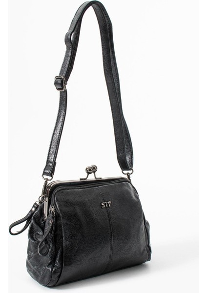 Yıkama Deri Klipsli Fermuarlı 3 Bölmeli Burslu Omuz Çantası Siyah MODEL:(571-13T) modelleri