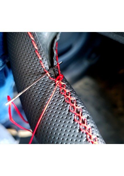 Dikişli Direksiyon Kılıfı Karbon / Nokta Deri Kırmızı Yüzük Kırmızı Dikişli Peugeot Partner Için indirimleri