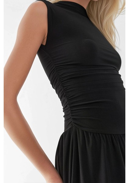 Kadın Yuvarlak Yakalı Rahat Kesim Midi Elbise Siyah