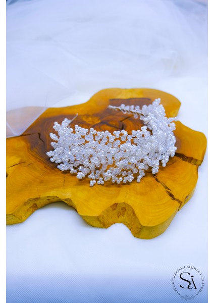 Inci ve Kristal Işlemeli Şık ve Zarif Saç Aksesuarı