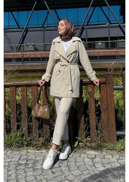 Kolu Kemer Detaylı Kısa Trençkot- Bej