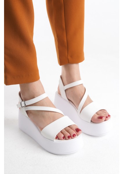 Kadın Deri Görünümlü Fermuarlı Siyah Uzun Çizme fiyatları