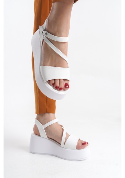 Kadın Deri Görünümlü Fermuarlı Siyah Uzun Çizme modelleri