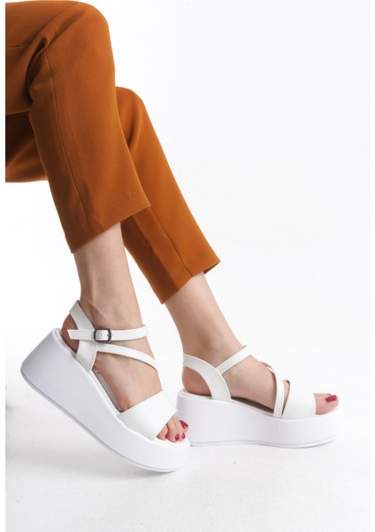 Kadın Deri Görünümlü Fermuarlı Siyah Uzun Çizme fırsatları