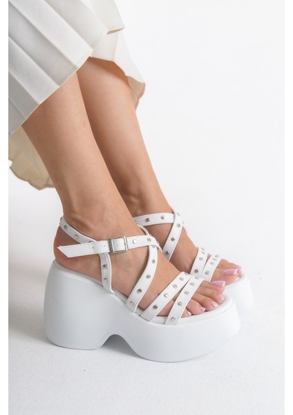 Yanları Kapalı Kalın Şeritli Ahşap Görünümlü Yüksek Dolgu Taban Yazlık Kadın Sandalet Ayakkabı