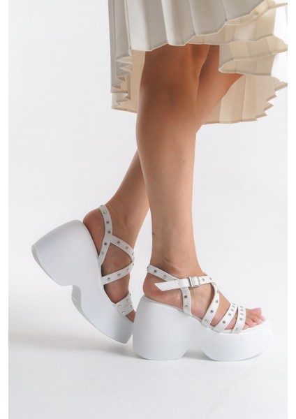 Yanları Kapalı Kalın Şeritli Ahşap Görünümlü Yüksek Dolgu Taban Yazlık Kadın Sandalet Ayakkabı modelleri