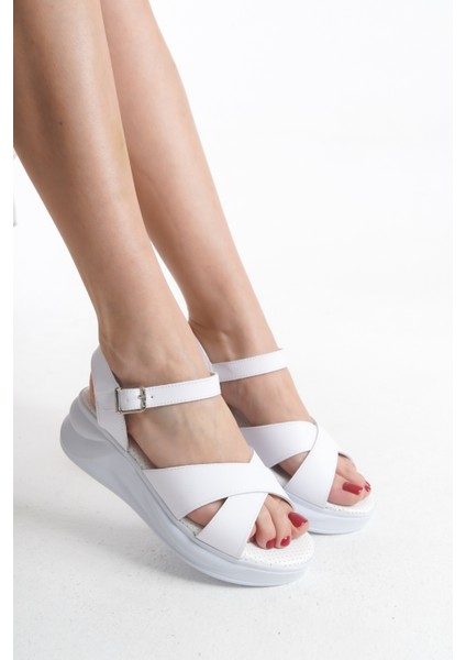 Kadın Deri Görünümlü Fermuarlı Siyah Uzun Çizme