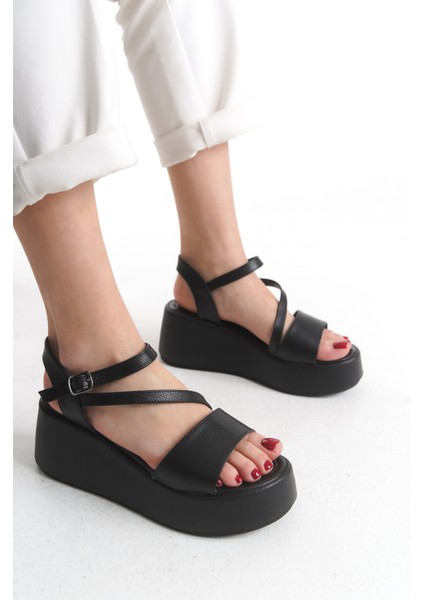 Kadın Deri Görünümlü Fermuarlı Siyah Uzun Çizme modelleri