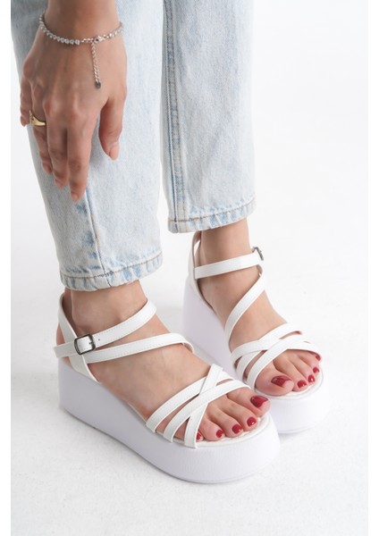 Kadın Deri Görünümlü Fermuarlı Siyah Uzun Çizme modelleri