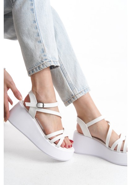 Kadın Deri Görünümlü Fermuarlı Siyah Uzun Çizme fırsatları