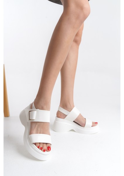 Kadın Deri Görünümlü Fermuarlı Siyah Uzun Çizme modelleri