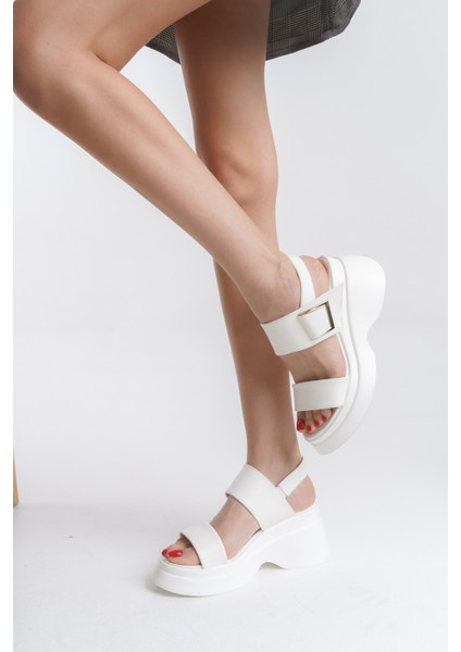 Kadın Deri Görünümlü Fermuarlı Siyah Uzun Çizme fırsatları