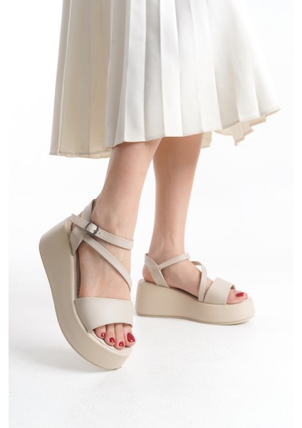 Kadın Deri Görünümlü Fermuarlı Siyah Uzun Çizme