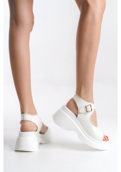 Kadın Deri Görünümlü Fermuarlı Siyah Uzun Çizme fırsatları