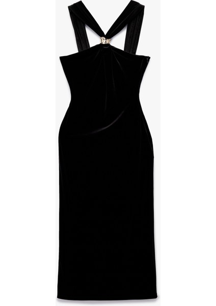 Kolsuz Halter Yaka Metal Aksesuarlı Uzun Kadife Elbise