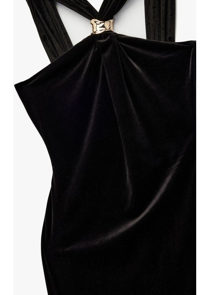 Kolsuz Halter Yaka Metal Aksesuarlı Uzun Kadife Elbise modelleri