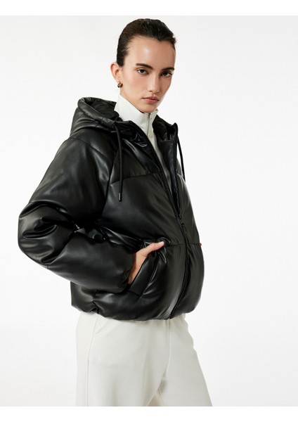 Fermuarlı Uzun Kollu Cepli Kapüşonlu Crop Suni Deri Şişme Mont