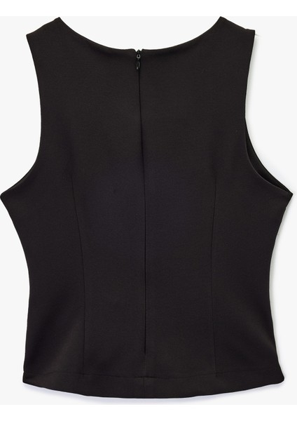 Asimetrik Kesim Aksesuar Detaylı Bisiklet Yaka Kolsuz Bluz fiyatları