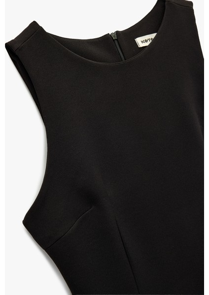 Asimetrik Kesim Aksesuar Detaylı Bisiklet Yaka Kolsuz Bluz fırsatları