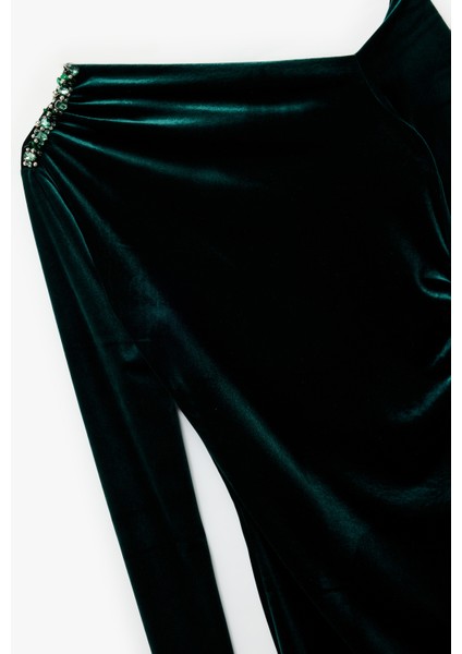 Slim Fit Uzun Kollu Asimetrik Yaka Taşlı Mini Kadife Elbise modelleri