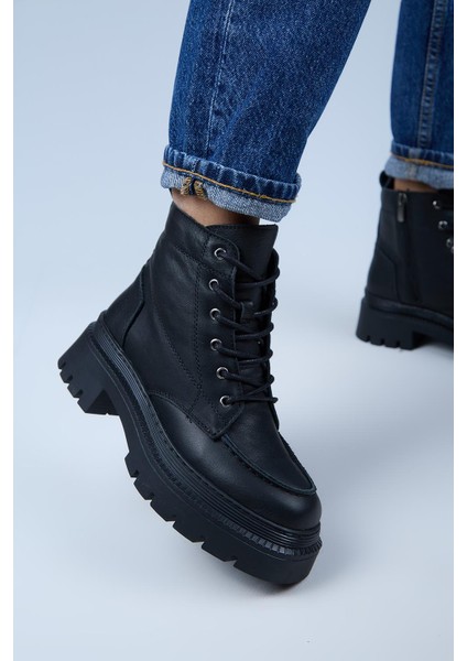 Ayra Kadın Hakiki Deri Bağcıklı Burnu Köşeli Siyah Bot fırsatları