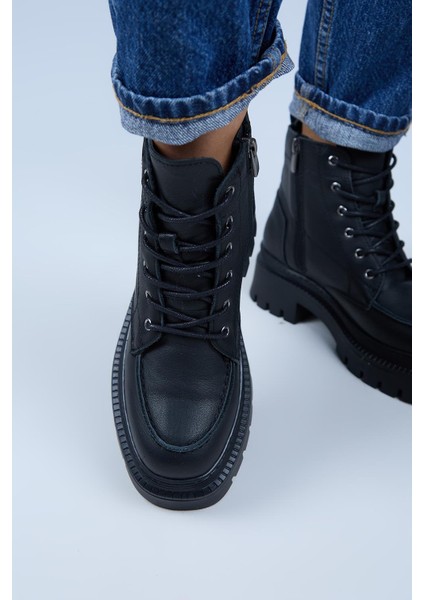 Ayra Kadın Hakiki Deri Bağcıklı Burnu Köşeli Siyah Bot indirimleri