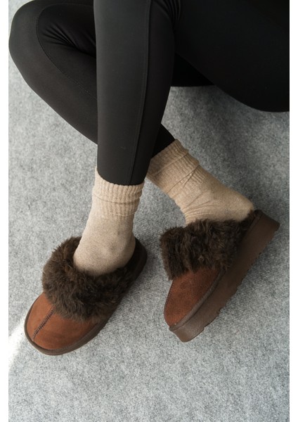 Florri Tüylü Burnu Kapalı Kadın Terlik