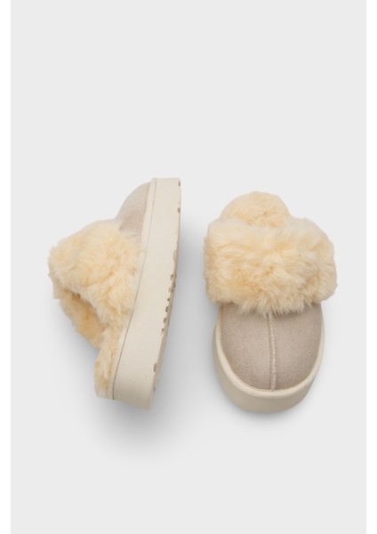 Florri Tüylü Burnu Kapalı Kadın Terlik