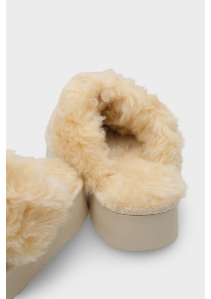 Florri Tüylü Burnu Kapalı Kadın Terlik