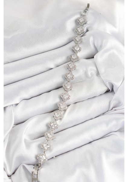 Pirinç Zirkon Taşlı Yonca Baget Model Gümüş Renk Vıp Seri Kadın Bileklik fiyatları