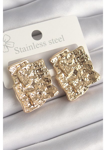 Pirinç Gümüş Renk İşlemeli Kare Plaka Model Kadın Küpe