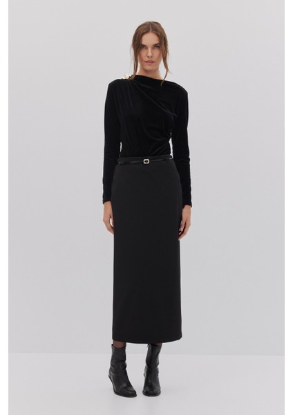 Kadife Omzu Broşlu Bodysuıt