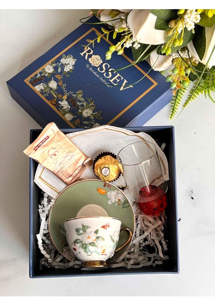 Hediyelik Almira Kişiye Özel Hediye Kutulu Fincan Takımı