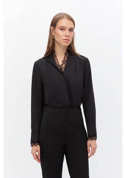 Dantel Detaylı Bluz
