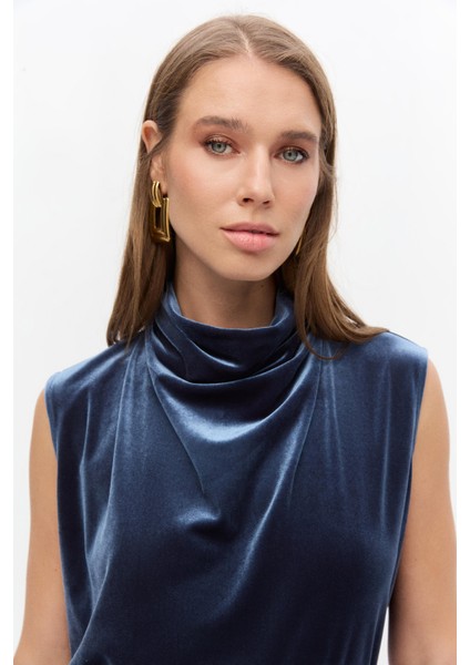 Boğazlı Kadife Bluz