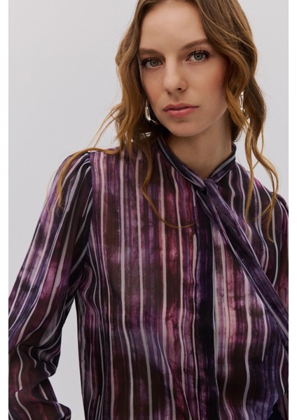 Çizgi Desenli Bağlama Detaylı Gömlek