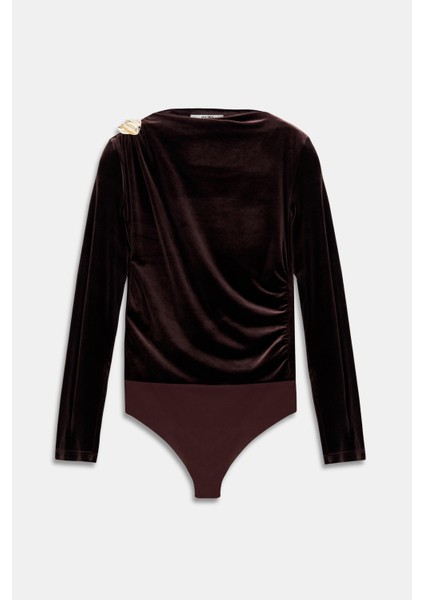 Kadife Omzu Broşlu Bodysuıt fırsatları