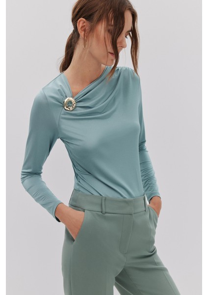 Büzgülü Metal Broşlu Bodysuıt