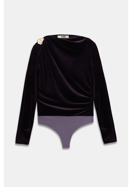 Kadife Omzu Broşlu Bodysuıt fırsatları